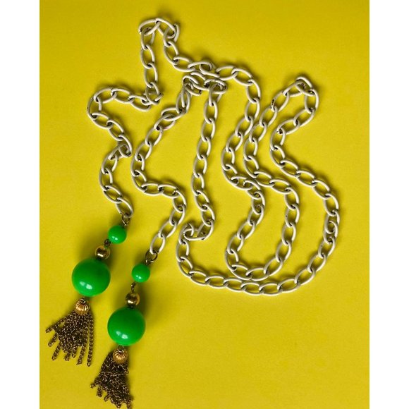 Mod Vintage 1960's White Enamel Link and Green Bead Lariat Necklace - Picture 3 of 4